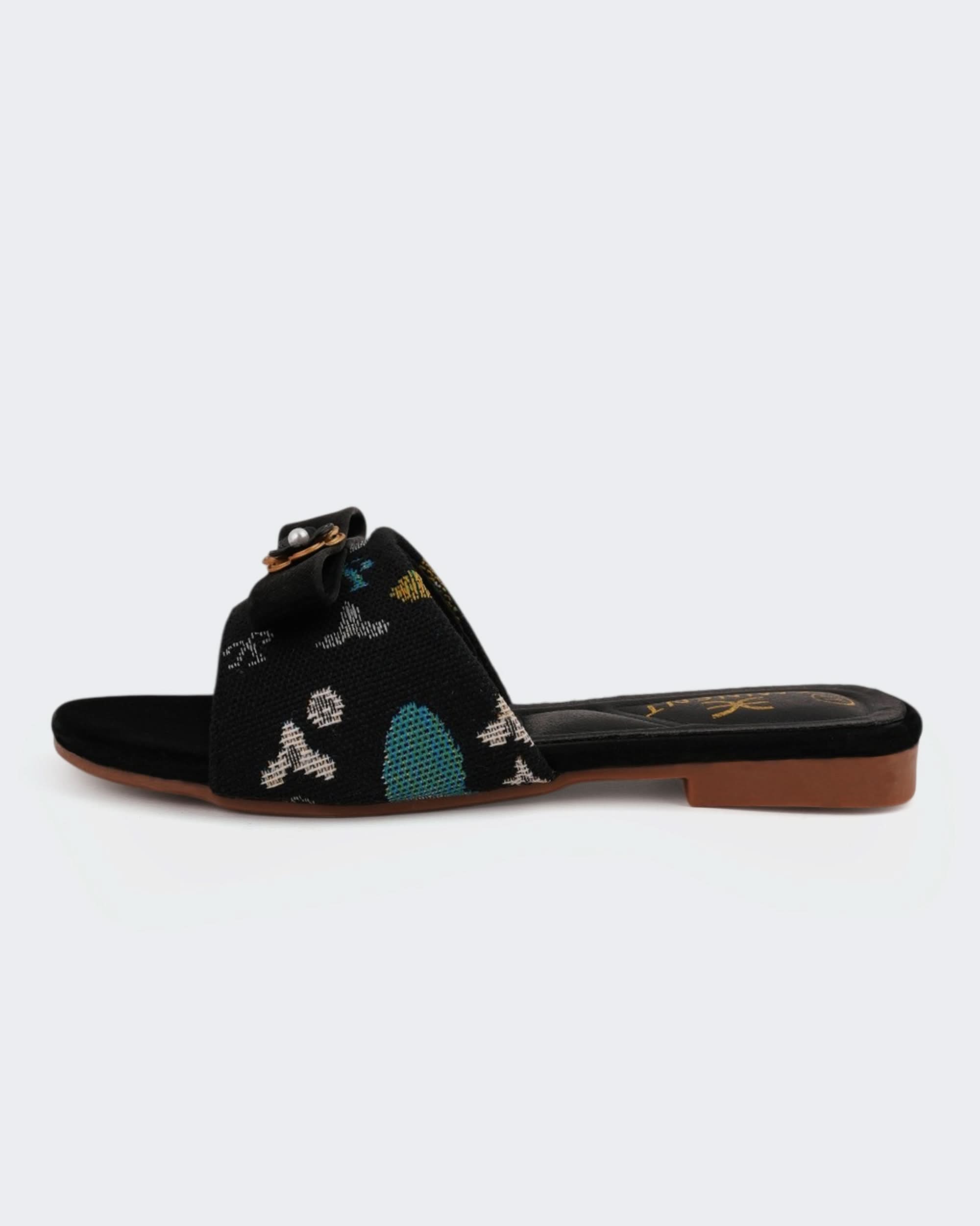 Eminent Girls' Casual Slippers