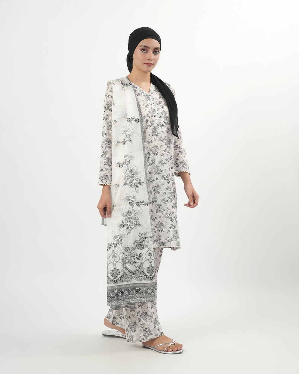 Valuables Women’s Printed Lawn 3 Pcs Suit
